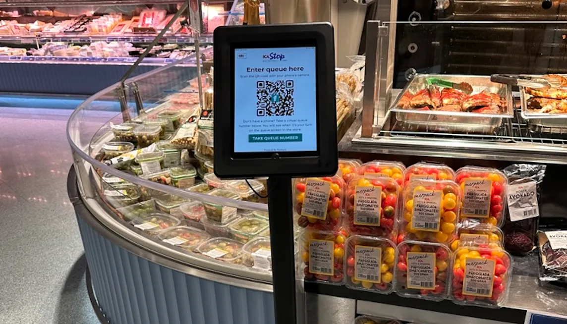 Staff serving customers with Flowby on a tablet at ICA Stop